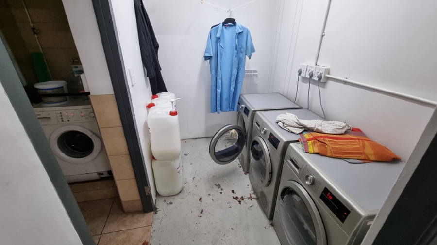 To Let commercial Property for Rent in Woodstock Western Cape